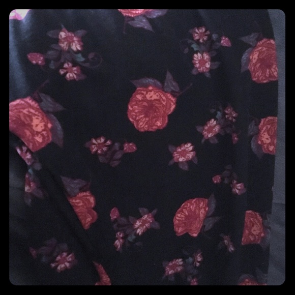 Pants - NWOT Lularoe leggings Size TC